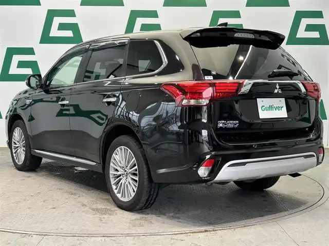 三菱 アウトランダー ＰＨＥＶ G 鹿児島県 2018(平30)年 5.9万km ルビーブラックP 社外７インチＳＤナビ【ＣＮ－ＲＥ０４ＷＤ】　/全方位カメラ　/電動パーキングブレーキ　/オートブレーキホールド　/革巻きステアリング　/パドルシフト　/ステアリングヒーター　/オールオートウィンドウ　/ＥＴＣ/ドアバイザー