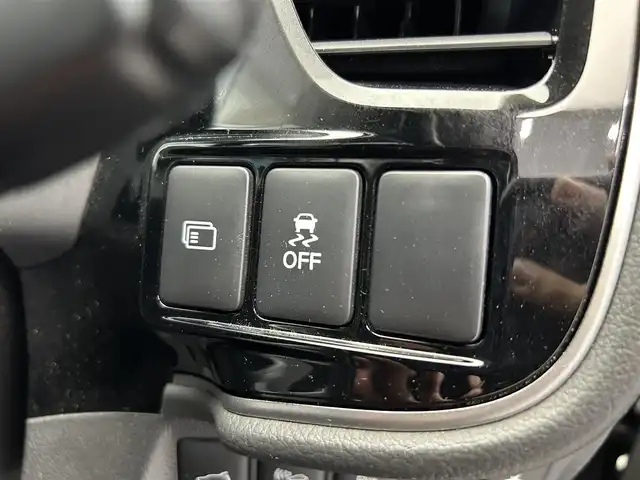 三菱 アウトランダー ＰＨＥＶ G 鹿児島県 2018(平30)年 5.9万km ルビーブラックP 社外７インチＳＤナビ【ＣＮ－ＲＥ０４ＷＤ】　/全方位カメラ　/電動パーキングブレーキ　/オートブレーキホールド　/革巻きステアリング　/パドルシフト　/ステアリングヒーター　/オールオートウィンドウ　/ＥＴＣ/ドアバイザー