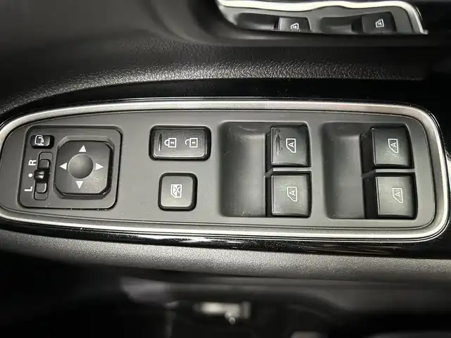 三菱 アウトランダー ＰＨＥＶ G 鹿児島県 2018(平30)年 5.9万km ルビーブラックP 社外７インチＳＤナビ【ＣＮ－ＲＥ０４ＷＤ】　/全方位カメラ　/電動パーキングブレーキ　/オートブレーキホールド　/革巻きステアリング　/パドルシフト　/ステアリングヒーター　/オールオートウィンドウ　/ＥＴＣ/ドアバイザー