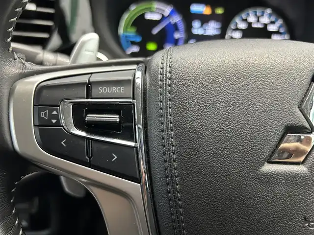 三菱 アウトランダー ＰＨＥＶ G 鹿児島県 2018(平30)年 5.9万km ルビーブラックP 社外７インチＳＤナビ【ＣＮ－ＲＥ０４ＷＤ】　/全方位カメラ　/電動パーキングブレーキ　/オートブレーキホールド　/革巻きステアリング　/パドルシフト　/ステアリングヒーター　/オールオートウィンドウ　/ＥＴＣ/ドアバイザー