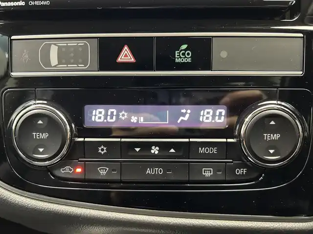 三菱 アウトランダー ＰＨＥＶ G 鹿児島県 2018(平30)年 5.9万km ルビーブラックP 社外７インチＳＤナビ【ＣＮ－ＲＥ０４ＷＤ】　/全方位カメラ　/電動パーキングブレーキ　/オートブレーキホールド　/革巻きステアリング　/パドルシフト　/ステアリングヒーター　/オールオートウィンドウ　/ＥＴＣ/ドアバイザー