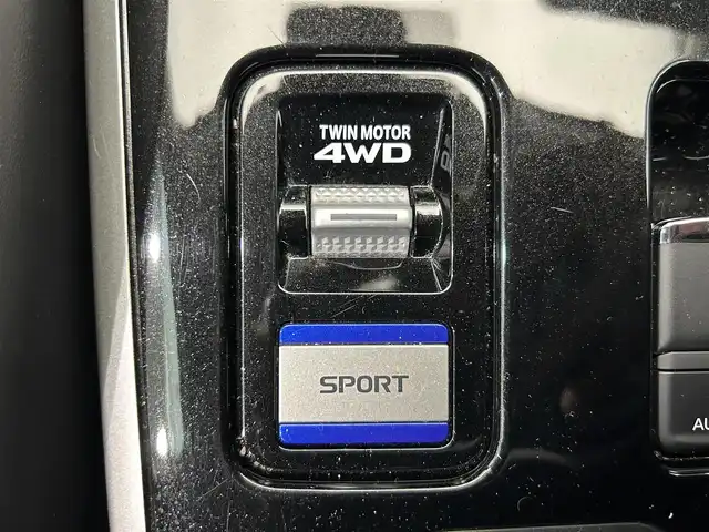 三菱 アウトランダー ＰＨＥＶ G 鹿児島県 2018(平30)年 5.9万km ルビーブラックP 社外７インチＳＤナビ【ＣＮ－ＲＥ０４ＷＤ】　/全方位カメラ　/電動パーキングブレーキ　/オートブレーキホールド　/革巻きステアリング　/パドルシフト　/ステアリングヒーター　/オールオートウィンドウ　/ＥＴＣ/ドアバイザー