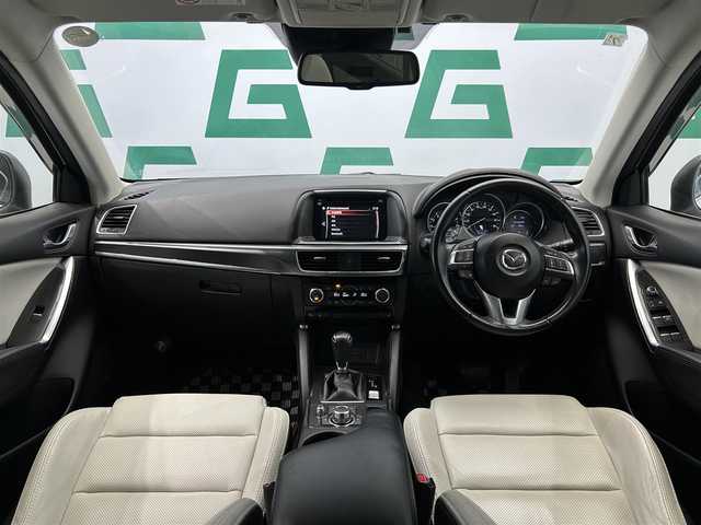 マツダ ＣＸ－５ 25S Lパッケージ 鹿児島県 2015(平27)年 3.7万km クリスタルホワイトパールマイカ BOSEプレミアムサウンド/ブラインドスポットモニタリング/全車速追従機能付マツダレーダークルーズコントロール/アドバンストスマートシティブレーキサポート/AT誤発進抑制制御［前進時/後退時］/アダプティブLEDヘッドライト/レーンキープアシストシステム/交通標識認識システム/純正SDナビ/（CD/DVD/フルセグ/Bluetooth/AUX）/ETC/革巻きステアリング/ステアリングリモコン/前席パワーシート/前席シートヒーター/運転席シートメモリ/前後クリアランスソナー/純正LEDヘッドライト/フロントフォグランプ/オートライト/電動パーキングブレーキ/トノカバー/純正フロアマット/純正19インチアルミ/純正ドアバイザー