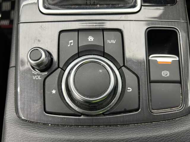 マツダ ＣＸ－５ 25S Lパッケージ 鹿児島県 2015(平27)年 3.7万km クリスタルホワイトパールマイカ BOSEプレミアムサウンド/ブラインドスポットモニタリング/全車速追従機能付マツダレーダークルーズコントロール/アドバンストスマートシティブレーキサポート/AT誤発進抑制制御［前進時/後退時］/アダプティブLEDヘッドライト/レーンキープアシストシステム/交通標識認識システム/純正SDナビ/（CD/DVD/フルセグ/Bluetooth/AUX）/ETC/革巻きステアリング/ステアリングリモコン/前席パワーシート/前席シートヒーター/運転席シートメモリ/前後クリアランスソナー/純正LEDヘッドライト/フロントフォグランプ/オートライト/電動パーキングブレーキ/トノカバー/純正フロアマット/純正19インチアルミ/純正ドアバイザー