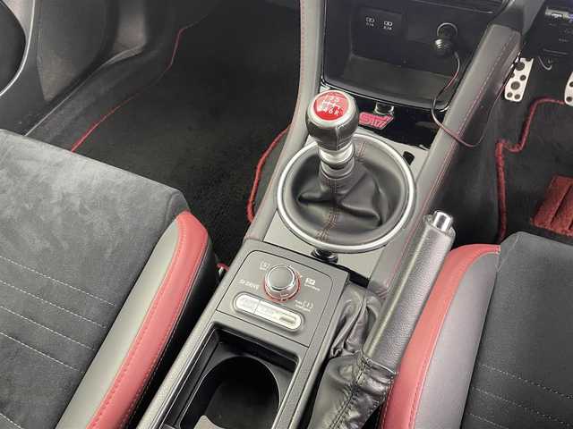 スバル ＷＲＸ ＳＴＩ STI タイプS 群馬県 2018(平30)年 5.9万km クリスタルホワイトP clarionナビ（GCV877D）/（AM/FM/BT/CD/DVD/フルセグTV）/リアビークルディテクション/フロントビューモニター/サイドビューモニター/ハイビームアシスト/前席シートヒーター/運転席パワーシート/純正フロアマット/純正19インチアルミホイール/デュアルエアコン/ETC/バックカメラ（サイド、フロント）