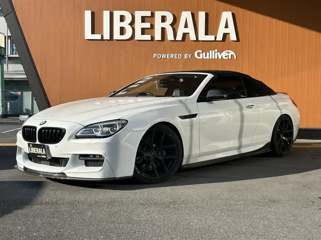 ＢＭＷ ６４０ｉ カブリオレ Mスポーツ 高知県 2016(平28)年 10.9万km アルピンホワイトⅢ 登録時走行距離　108340km/純正HDDナビ/フルセグTV/バックカメラ/アクティブクルーズコントロール/レザーシート/シートヒーター/エアシート/パワーシート/クリアランスソナー/ビルトインETC/社外ドライブレコーダー/社外レーダー/パドルシフト/オートホールド/オートライト/純正HIDライト/スマートキー/プッシュスタート/社外足回り/社外アルミホイール 20インチ/純正フロアマット/スペアキー×1【スマートキー】/新車時整備手帳（保証書）