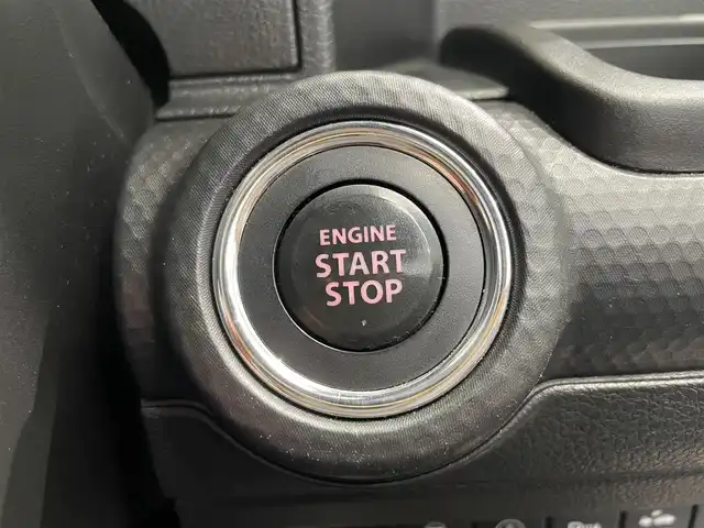 スズキ クロスビー HYBRID MZ 鹿児島県 2020(令2)年 5.6万km キャラバンアイボリーパールメタリック/ホワイト 2トーンルーフ 禁煙車　/ナビ(CD/DVD/フルセグTV/Bluetooth)　/バックカメラ　/デュアルセンサーブレーキサポート　/クルーズコントロール　/ドライブレコーダー　/ＬＥＤヘッドライト　/前席シートヒーター　/オートライト　/純正フロアマット　/ＥＴＣ　/ドアバイザー/純正アルミホイール