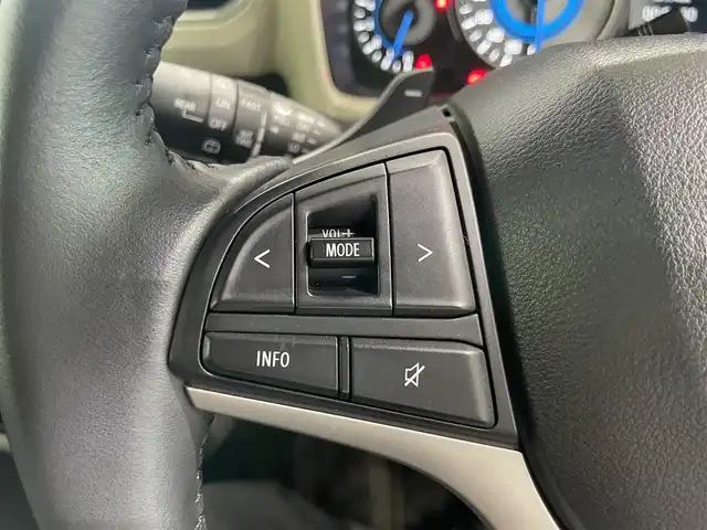 スズキ クロスビー HYBRID MZ 鹿児島県 2020(令2)年 5.6万km キャラバンアイボリーパールメタリック/ホワイト 2トーンルーフ 禁煙車　/ナビ(CD/DVD/フルセグTV/Bluetooth)　/バックカメラ　/デュアルセンサーブレーキサポート　/クルーズコントロール　/ドライブレコーダー　/ＬＥＤヘッドライト　/前席シートヒーター　/オートライト　/純正フロアマット　/ＥＴＣ　/ドアバイザー/純正アルミホイール
