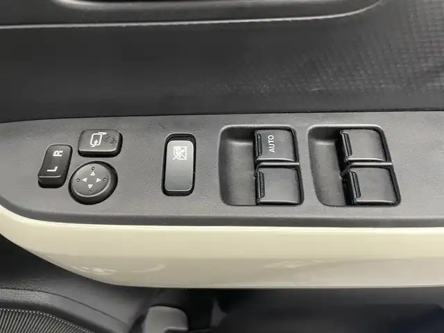 スズキ クロスビー HYBRID MZ 鹿児島県 2020(令2)年 5.6万km キャラバンアイボリーパールメタリック/ホワイト 2トーンルーフ 禁煙車　/ナビ(CD/DVD/フルセグTV/Bluetooth)　/バックカメラ　/デュアルセンサーブレーキサポート　/クルーズコントロール　/ドライブレコーダー　/ＬＥＤヘッドライト　/前席シートヒーター　/オートライト　/純正フロアマット　/ＥＴＣ　/ドアバイザー/純正アルミホイール