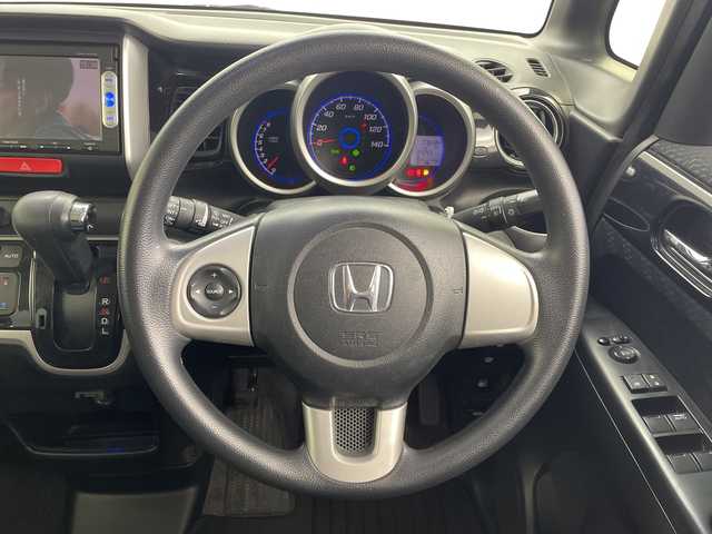 ホンダ Ｎ ＢＯＸ カスタム SSパッケージ 愛知県 2014(平26)年 7.7万km スマートブラック 純正ナビ/・AM/FM/CD/DVD/BT/USB/・ワンセグTV/・バックカメラ/衝突軽減ブレーキ/横滑り防止装置/オートライト/フォグランプ/革巻きステアリング/両側電動スライドドア/純正フロアマット/純正アルミホイール/ドアバイザー/電動格納ミラー/ウインカーミラー/プッシュススタート