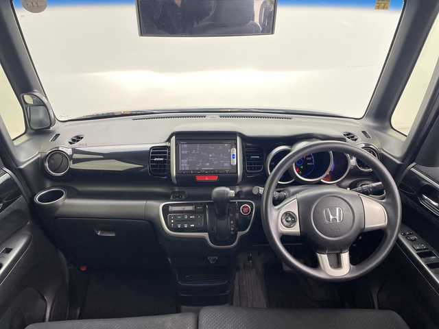 ホンダ Ｎ ＢＯＸ カスタム SSパッケージ 愛知県 2014(平26)年 7.7万km スマートブラック 純正ナビ/・AM/FM/CD/DVD/BT/USB/・ワンセグTV/・バックカメラ/衝突軽減ブレーキ/横滑り防止装置/オートライト/フォグランプ/革巻きステアリング/両側電動スライドドア/純正フロアマット/純正アルミホイール/ドアバイザー/電動格納ミラー/ウインカーミラー/プッシュススタート