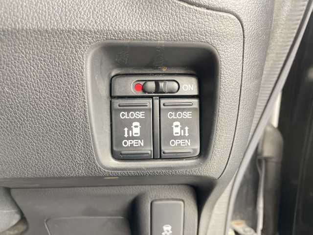 ホンダ Ｎ ＢＯＸ カスタム SSパッケージ 愛知県 2014(平26)年 7.7万km スマートブラック 純正ナビ/・AM/FM/CD/DVD/BT/USB/・ワンセグTV/・バックカメラ/衝突軽減ブレーキ/横滑り防止装置/オートライト/フォグランプ/革巻きステアリング/両側電動スライドドア/純正フロアマット/純正アルミホイール/ドアバイザー/電動格納ミラー/ウインカーミラー/プッシュススタート