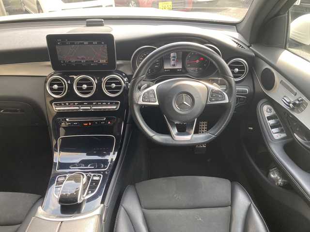 メルセデス・ベンツ ＧＬＣ２００ クーペスポーツ 大分県 2018(平30)年 5.9万km 白 ハーフレザーシート/全方位カメラ/純正19インチアルミホイール/純正ナビ/フルセグTV/Bluetooth/DVD/純正フロアマット/純正LEDヘッドライト/オートライト/ETC/レーンキープアシスト/横滑り防止装置/電動リアゲート