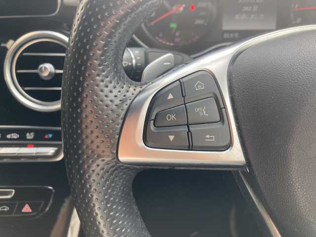 メルセデス・ベンツ ＧＬＣ２００ クーペスポーツ 大分県 2018(平30)年 5.9万km 白 ハーフレザーシート/全方位カメラ/純正19インチアルミホイール/純正ナビ/フルセグTV/Bluetooth/DVD/純正フロアマット/純正LEDヘッドライト/オートライト/ETC/レーンキープアシスト/横滑り防止装置/電動リアゲート