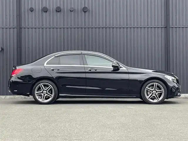 メルセデス・ベンツ Ｃ２００ 4マチック AVG AMGライン 福島県 2019(平31)年 3.6万km オブシディアンブラック 純正HDDナビ（BT/USB/SD）/フルセグTV/バックカメラ/ビルトインETC/前方ドライブレコーダー/黒レザーシート/前席メモリ付パワーシート/前席シートヒーター/レーダーセーフティーパッケージ/・アクティブディスタンスアシストディストロニック/・アクティブステアリングアシスト/・アクティブレーンチェンジングアシスト/・アクティブブレーキアシスト/・渋滞時緊急ブレーキ機能/・アクティブブラインドスポットアシスト/・アクティブレーンキーピングアシスト/パークトロニック/アクティブパーキングアシスト/純正AMG18AW/オートライト/オートハイビーム/純正LEDヘッドライト/ドアバイザー/保証書/取扱説明書/スペアキー