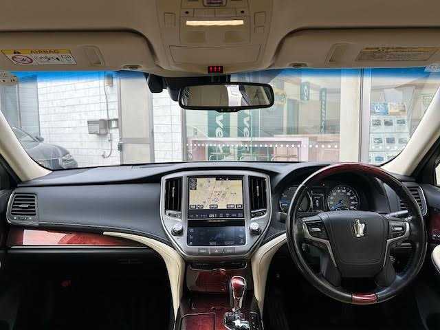 トヨタ クラウン マジェスタ 埼玉県 2017(平29)年 7.8万km ブラック ワンオーナー/純正メモリナビ/CD/DVD/Blu-ray/DTV/Bluetooth/パノラミックビューモニター/レーダークルーズコントロール/ビルトインETC2.0/前席シートヒーター/前席パワーシート/メモリーシート /ステアリングヒーター/ステアリングスイッチ/クリアランスソナー /BSM/衝突被害軽減ブレーキ/車線逸脱防止警報/LEDオートライト/オートマチックハイビーム /レーンキープ/保証書/取扱説明書/純正17インチAW