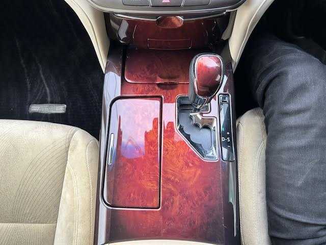 トヨタ クラウン マジェスタ 埼玉県 2017(平29)年 7.8万km ブラック ワンオーナー/純正メモリナビ/CD/DVD/Blu-ray/DTV/Bluetooth/パノラミックビューモニター/レーダークルーズコントロール/ビルトインETC2.0/前席シートヒーター/前席パワーシート/メモリーシート /ステアリングヒーター/ステアリングスイッチ/クリアランスソナー /BSM/衝突被害軽減ブレーキ/車線逸脱防止警報/LEDオートライト/オートマチックハイビーム /レーンキープ/保証書/取扱説明書/純正17インチAW