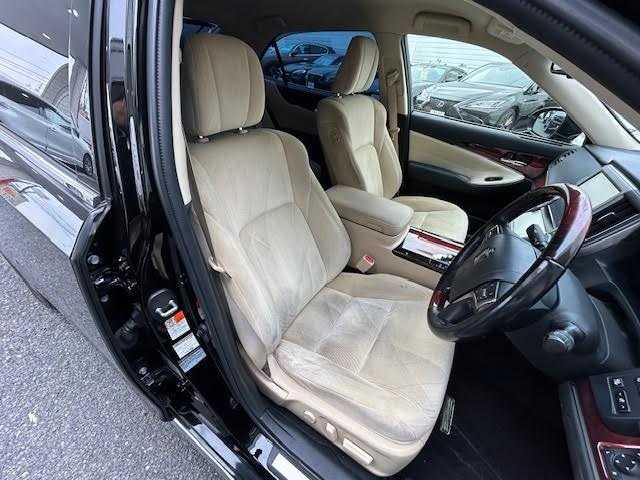 トヨタ クラウン マジェスタ 埼玉県 2017(平29)年 7.8万km ブラック ワンオーナー/純正メモリナビ/CD/DVD/Blu-ray/DTV/Bluetooth/パノラミックビューモニター/レーダークルーズコントロール/ビルトインETC2.0/前席シートヒーター/前席パワーシート/メモリーシート /ステアリングヒーター/ステアリングスイッチ/クリアランスソナー /BSM/衝突被害軽減ブレーキ/車線逸脱防止警報/LEDオートライト/オートマチックハイビーム /レーンキープ/保証書/取扱説明書/純正17インチAW