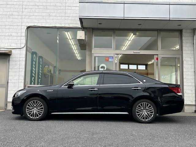 トヨタ クラウン マジェスタ 埼玉県 2017(平29)年 7.8万km ブラック ワンオーナー/純正メモリナビ/CD/DVD/Blu-ray/DTV/Bluetooth/パノラミックビューモニター/レーダークルーズコントロール/ビルトインETC2.0/前席シートヒーター/前席パワーシート/メモリーシート /ステアリングヒーター/ステアリングスイッチ/クリアランスソナー /BSM/衝突被害軽減ブレーキ/車線逸脱防止警報/LEDオートライト/オートマチックハイビーム /レーンキープ/保証書/取扱説明書/純正17インチAW