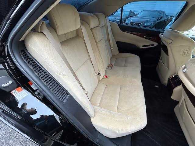 トヨタ クラウン マジェスタ 埼玉県 2017(平29)年 7.8万km ブラック ワンオーナー/純正メモリナビ/CD/DVD/Blu-ray/DTV/Bluetooth/パノラミックビューモニター/レーダークルーズコントロール/ビルトインETC2.0/前席シートヒーター/前席パワーシート/メモリーシート /ステアリングヒーター/ステアリングスイッチ/クリアランスソナー /BSM/衝突被害軽減ブレーキ/車線逸脱防止警報/LEDオートライト/オートマチックハイビーム /レーンキープ/保証書/取扱説明書/純正17インチAW