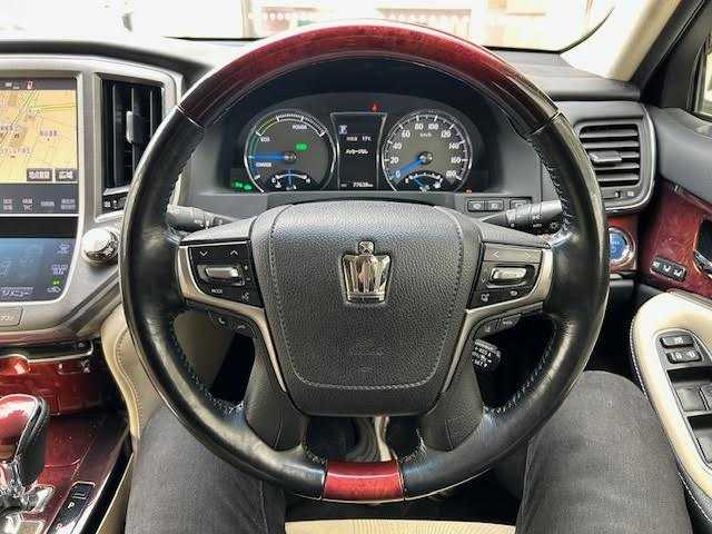 トヨタ クラウン マジェスタ 埼玉県 2017(平29)年 7.8万km ブラック ワンオーナー/純正メモリナビ/CD/DVD/Blu-ray/DTV/Bluetooth/パノラミックビューモニター/レーダークルーズコントロール/ビルトインETC2.0/前席シートヒーター/前席パワーシート/メモリーシート /ステアリングヒーター/ステアリングスイッチ/クリアランスソナー /BSM/衝突被害軽減ブレーキ/車線逸脱防止警報/LEDオートライト/オートマチックハイビーム /レーンキープ/保証書/取扱説明書/純正17インチAW