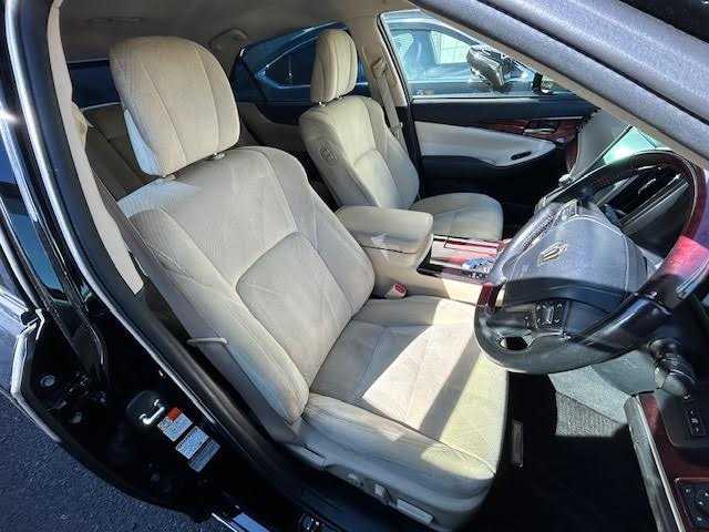 トヨタ クラウン マジェスタ 埼玉県 2017(平29)年 7.8万km ブラック 純正メモリナビ/CD/DVD/Blu-ray/DTV/Bluetooth/パノラミックビューモニター/レーダークルーズコントロール/ビルトインETC2.0/前席シートヒーター/前席パワーシート/メモリーシート /ステアリングヒーター/ステアリングスイッチ/クリアランスソナー /BSM/衝突被害軽減ブレーキ/車線逸脱防止警報/LEDオートライト/オートマチックハイビーム /レーンキープ/保証書/取扱説明書/純正17インチAW