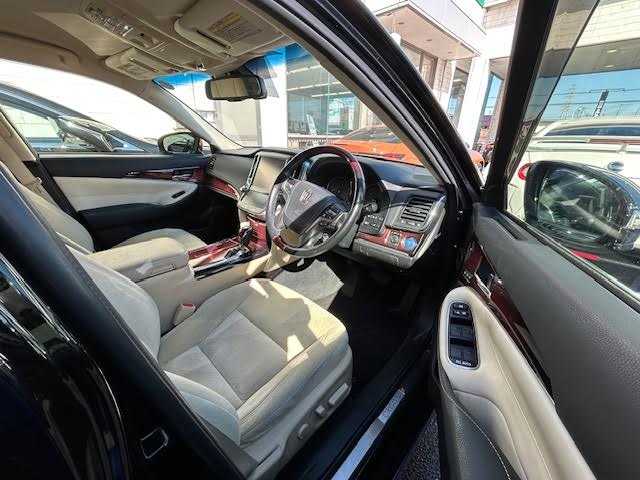 トヨタ クラウン マジェスタ 埼玉県 2017(平29)年 7.8万km ブラック 純正メモリナビ/CD/DVD/Blu-ray/DTV/Bluetooth/パノラミックビューモニター/レーダークルーズコントロール/ビルトインETC2.0/前席シートヒーター/前席パワーシート/メモリーシート /ステアリングヒーター/ステアリングスイッチ/クリアランスソナー /BSM/衝突被害軽減ブレーキ/車線逸脱防止警報/LEDオートライト/オートマチックハイビーム /レーンキープ/保証書/取扱説明書/純正17インチAW