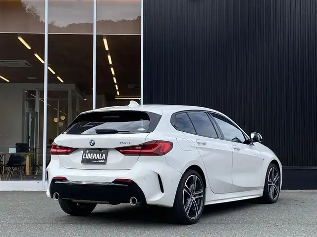 ＢＭＷ １１８ｄ Mスポーツ 福岡県 2020(令2)年 1.5万km アルピンホワイトⅢ インテリジェントセーフティ/アダプティブクルーズコントロール/黒革シート/前席シートヒーター/純正ナビ　/バックカメラ/Bluetooth/Applecarplay/androidauto/パワーバックドア　/ワイヤレス充電　/純正ドライブレコーダー　/純正18インチアルミホイール/ミラー一体型ETC/取扱説明書/保証書/スペアキー×1