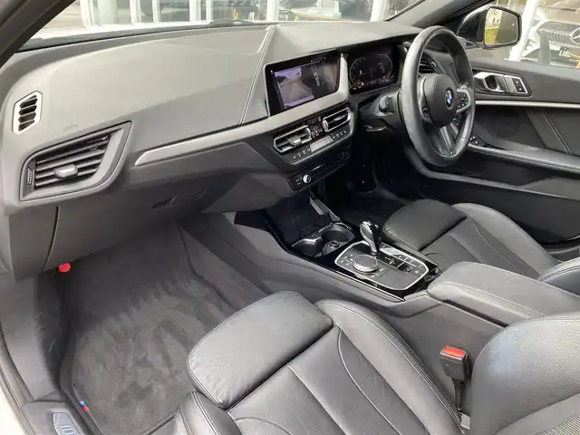 ＢＭＷ １１８ｄ Mスポーツ 福岡県 2020(令2)年 1.5万km アルピンホワイトⅢ インテリジェントセーフティ/アダプティブクルーズコントロール/黒革シート/前席シートヒーター/純正ナビ　/バックカメラ/Bluetooth/Applecarplay/androidauto/パワーバックドア　/ワイヤレス充電　/純正ドライブレコーダー　/純正18インチアルミホイール/ミラー一体型ETC/取扱説明書/保証書/スペアキー×1