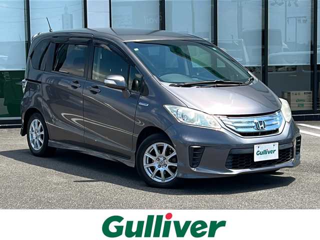 ホンダ フリード ハイブリット ジャストセレクション 岐阜県 2013(平25)年 13.8万km モダンスティールM 登録時走行距離137357km/純正7型ＳＤナビ　/Ｂｌｕｅｔｏｏｔｈ／ＣＤ／ＤＶＤ／ｉＰｏｄ／ＳＤミュージックサーバー可　/USB入力端子/フルセグテレビ/バックカメラ　/両側パワースライドドア　/純正９型後席モニター　/布系シート/３列シート/フルフラットシート/ウォークスルー/純正フロアマット　/リモコンキー　/ビルトインＥＴＣ/クルーズコントロール/横滑り防止装置/盗難防止装置/キセノンヘッドライト/オートライト/エアバッグW/ドアバイザー/ウィンカーミラー