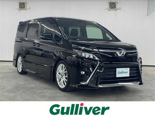 トヨタ ヴォクシー ZS 長崎県 2017(平29)年 8.8万km ブラック 純正9インチナビ　/　ナビ型式NSZT-Y66T /　FM AM Bluetooth CD DVD SD フルセグテレビ /純正 12.1型フリップダウンモニター /両側パワースライドドア /リアオートエアコン /衝突被害軽減ブレーキ /社外18インチアルミホイール /オートエアコン /ステアリングリモコン /電動格納ウインカーミラー/パワーステアリング /パワーウィンドウ/プッシュスタート /スマートキー /オートライト /オートハイビーム /レーンキープアシスト/USB充電/LEDヘッドライト /アイドリングストップ /フロアマット/ドアバイザー/ETC /シートリフター