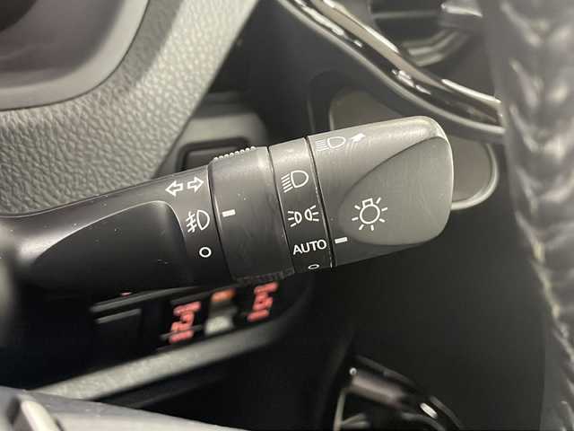 トヨタ ヴォクシー ZS 長崎県 2017(平29)年 8.8万km ブラック 純正9インチナビ　/　ナビ型式NSZT-Y66T /　FM AM Bluetooth CD DVD SD フルセグテレビ /純正 12.1型フリップダウンモニター /両側パワースライドドア /リアオートエアコン /衝突被害軽減ブレーキ /社外18インチアルミホイール /オートエアコン /ステアリングリモコン /電動格納ウインカーミラー/パワーステアリング /パワーウィンドウ/プッシュスタート /スマートキー /オートライト /オートハイビーム /レーンキープアシスト/USB充電/LEDヘッドライト /アイドリングストップ /フロアマット/ドアバイザー/ETC /シートリフター