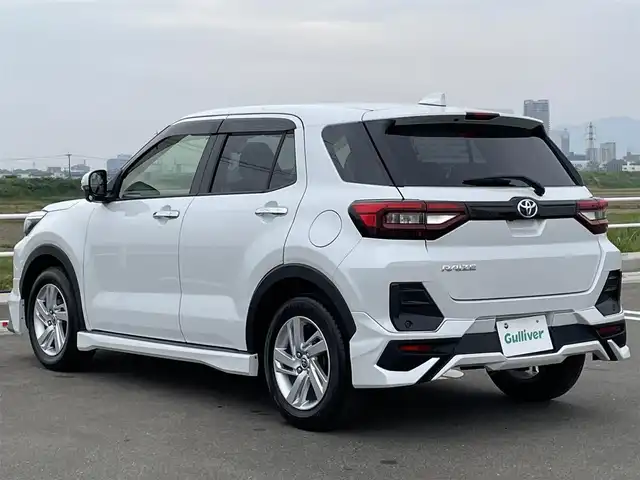 トヨタ ライズ G 佐賀県 2021(令3)年 2.9万km シャイニングホワイトパール スマートアシスト/衝突警報機能（対車両・対歩行者［昼夜］）／衝突回避支援ブレーキ機能（対車両・対歩行者［昼夜］）/標識認識機能（進入禁止／最高速度／一時停止）/先行車発進お知らせ機能/LKC（レーンキープコントロール）/車線逸脱警報機能／車線逸脱抑制制御機能/ふらつき警報/路側逸脱警報/ブレーキ制御付誤発進抑制機能（前方・後方）/コーナーセンサー/純正オーディオデッキ/AM/FM/CD/USB//MODELLISTA製エアロ「フロント/サイド/リア」/スマートキー×2/LEDヘッドライト/オートライト/オートエアコン