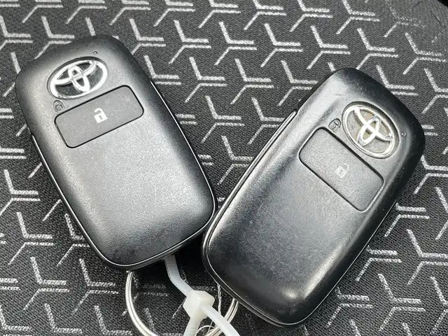 トヨタ ライズ G 佐賀県 2021(令3)年 2.9万km シャイニングホワイトパール スマートアシスト/衝突警報機能（対車両・対歩行者［昼夜］）／衝突回避支援ブレーキ機能（対車両・対歩行者［昼夜］）/標識認識機能（進入禁止／最高速度／一時停止）/先行車発進お知らせ機能/LKC（レーンキープコントロール）/車線逸脱警報機能／車線逸脱抑制制御機能/ふらつき警報/路側逸脱警報/ブレーキ制御付誤発進抑制機能（前方・後方）/コーナーセンサー/純正オーディオデッキ/AM/FM/CD/USB//MODELLISTA製エアロ「フロント/サイド/リア」/スマートキー×2/LEDヘッドライト/オートライト/オートエアコン