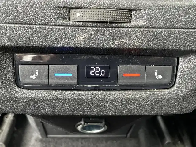 フォルクスワーゲン ゴルフ トゥーラン TDI ハイライン 滋賀県 2021(令3)年 4.5万km 黒 ディスカバーProナビ/アダプティブクルーズコントロール/バックカメラ/シートヒーター/レーンキープアシスト/ETC2.0/電動リアゲート/ドライブレコーダー/前後コーナーセンサー/純正LEDヘッドライト/純正17インチAW/保証書/取説/スペアキー