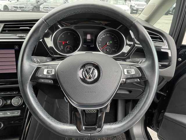 フォルクスワーゲン ゴルフ トゥーラン TDI ハイライン 滋賀県 2021(令3)年 4.5万km 黒 ディスカバーProナビ/アダプティブクルーズコントロール/バックカメラ/シートヒーター/レーンキープアシスト/ETC2.0/電動リアゲート/ドライブレコーダー/前後コーナーセンサー/純正LEDヘッドライト/純正17インチAW/保証書/取説/スペアキー