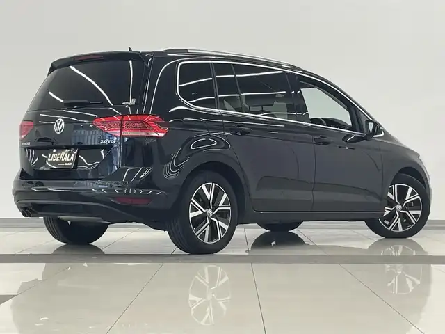 フォルクスワーゲン ゴルフ トゥーラン TDI ハイライン 岡山県 2021(令3)年 4.5万km ディープブラックパールエフェクト 3列シート/ディスカバーProナビ/アダプティブクルーズコントロール/バックカメラ/シートヒーター/レーンキープアシスト/ETC2.0/電動リアゲート/ドライブレコーダー/前後コーナーセンサー/純正LEDヘッドライト/純正17インチAW/保証書/取説/スペアキー