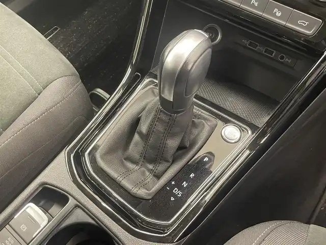 フォルクスワーゲン ゴルフ トゥーラン TDI ハイライン 岡山県 2021(令3)年 4.5万km ディープブラックパールエフェクト 3列シート/ディスカバーProナビ/アダプティブクルーズコントロール/バックカメラ/シートヒーター/レーンキープアシスト/ETC2.0/電動リアゲート/ドライブレコーダー/前後コーナーセンサー/純正LEDヘッドライト/純正17インチAW/保証書/取説/スペアキー