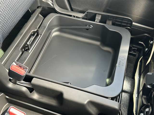 スズキ ハスラー Jスタイル 三重県 2022(令4)年 4.9万km シフォンアイボリーメタリック/ガンメタリック2トーン 前席シートヒーター /前後ドライブレコーダー /コーナーセンサー /スペアキー /LEDヘッドライト/オートハイビーム /オートライト /レーンキープアシスト /衝突軽減ブレーキ /革巻きステアリング/ステアリングスイッチ /純正フロアマット /社外ディスプレイオーディオ/電動格納ミラー/禁煙車