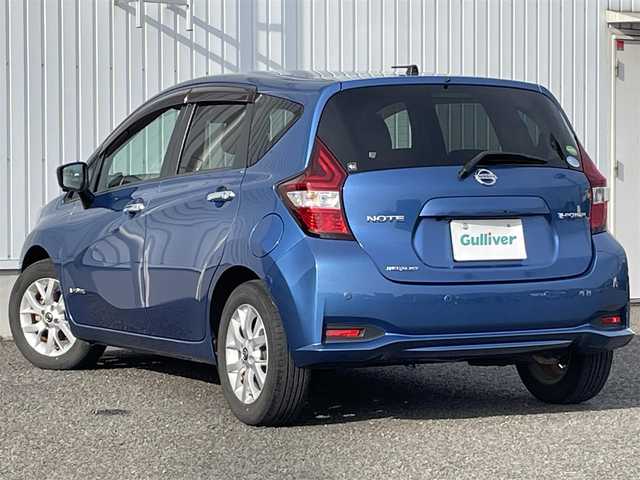 日産 ノート e－パワー メダリスト 熊本県 2018(平30)年 4.1万km シャイニングブルー 純正SDナビ/・AM/FM/CD/DVD/SD/BT/フルセグTV/・全周囲カメラ/エマージェンシーブレーキ/車線逸脱警報/コーナーセンサー/アダプティブクルーズコントロール/インテリジェントルームミラー/ステアリングリモコン/ＥＴＣ/前方ドライブレコーダー/ハーフレザーシート/ＬＥＤヘッドライト/オートライト/フォグランプ/電格ミラー/スマートキー/プッシュスタート/純正フロアマット/純正ドアバイザー/純正アルミホイール