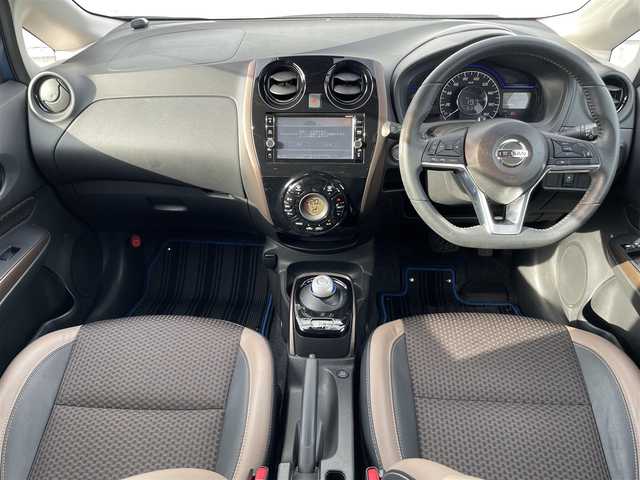 日産 ノート e－パワー メダリスト 熊本県 2018(平30)年 4.1万km シャイニングブルー 純正SDナビ/・AM/FM/CD/DVD/SD/BT/フルセグTV/・全周囲カメラ/エマージェンシーブレーキ/車線逸脱警報/コーナーセンサー/アダプティブクルーズコントロール/インテリジェントルームミラー/ステアリングリモコン/ＥＴＣ/前方ドライブレコーダー/ハーフレザーシート/ＬＥＤヘッドライト/オートライト/フォグランプ/電格ミラー/スマートキー/プッシュスタート/純正フロアマット/純正ドアバイザー/純正アルミホイール