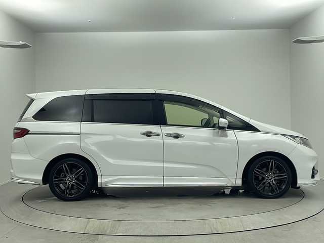 ホンダ オデッセイ アブソルート・EXホンダセンジング 大阪府 2018(平30)年 5.9万km プラチナホワイトパール 純正9インチナビ/(フルセグTV/Bluetooth/CD/DVD/HDMI)/純正11.6インチフリップダウンモニター/全方位カメラ/ブラインドスポットモニター/ホンダセンシング/・衝突軽減ブレーキ/・誤発進抑制装置/・路外逸脱抑制機能/・アダクティブクルーズコントロール/両側パワースライドドア/ハーフレザーシート/前席シートヒーター/後席オットマン/後席サンシェード/保証書/取扱説明書/点検記録簿