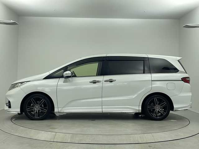 ホンダ オデッセイ アブソルート・EXホンダセンジング 大阪府 2018(平30)年 5.9万km プラチナホワイトパール 純正9インチナビ/(フルセグTV/Bluetooth/CD/DVD/HDMI)/純正11.6インチフリップダウンモニター/全方位カメラ/ブラインドスポットモニター/ホンダセンシング/・衝突軽減ブレーキ/・誤発進抑制装置/・路外逸脱抑制機能/・アダクティブクルーズコントロール/両側パワースライドドア/ハーフレザーシート/前席シートヒーター/後席オットマン/後席サンシェード/保証書/取扱説明書/点検記録簿