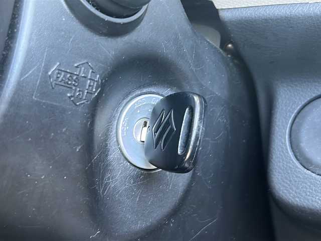 スズキ アルト L 兵庫県 2020(令2)年 2.1万km フィズブルーパールメタリック 登録時走行距離20954km/セーフティサポート/エネチャージ/アイドリングストップ/エコクール/オートライト/運転席シートヒーター/リアパーキングセンサー/純正フロアマット/ドアバイザー/スペアキー/保証書/取説