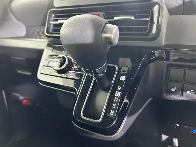 ダイハツ タント カスタム X セレクション 佐賀県 2020(令2)年 7.3万km シャイニングホワイトパール 純正7インチナビ/CD/DVD/フルセグTV/BT/バックカメラ/衝突軽減システム/クリアランスソナー/横滑り防止/オートライト/オートハイビーム/LEDヘッドライト/フォグライト/ビルトインETC/ステアリングスイッチ/両側パワースライドドア/前席シートヒーター/ハーフレザー/シートバックテーブル/後席サンシェード/ISOFIXシート/ミラクルオープンドア/純正フロアマット/純正14インチアルミホイール/純正ドアバイザー