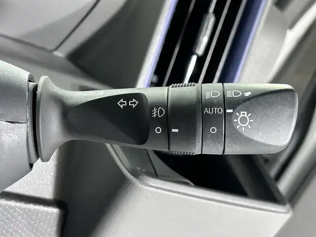 ダイハツ タント カスタム X セレクション 佐賀県 2020(令2)年 7.3万km シャイニングホワイトパール 純正7インチナビ/CD/DVD/フルセグTV/BT/バックカメラ/衝突軽減システム/クリアランスソナー/横滑り防止/オートライト/オートハイビーム/LEDヘッドライト/フォグライト/ビルトインETC/ステアリングスイッチ/両側パワースライドドア/前席シートヒーター/ハーフレザー/シートバックテーブル/後席サンシェード/ISOFIXシート/ミラクルオープンドア/純正フロアマット/純正14インチアルミホイール/純正ドアバイザー