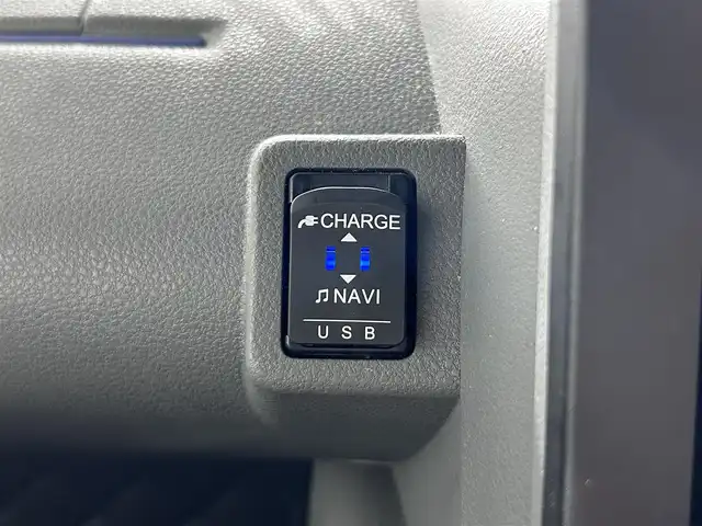 ダイハツ タント カスタム X セレクション 佐賀県 2020(令2)年 7.3万km シャイニングホワイトパール 純正7インチナビ/CD/DVD/フルセグTV/BT/バックカメラ/衝突軽減システム/クリアランスソナー/横滑り防止/オートライト/オートハイビーム/LEDヘッドライト/フォグライト/ビルトインETC/ステアリングスイッチ/両側パワースライドドア/前席シートヒーター/ハーフレザー/シートバックテーブル/後席サンシェード/ISOFIXシート/ミラクルオープンドア/純正フロアマット/純正14インチアルミホイール/純正ドアバイザー
