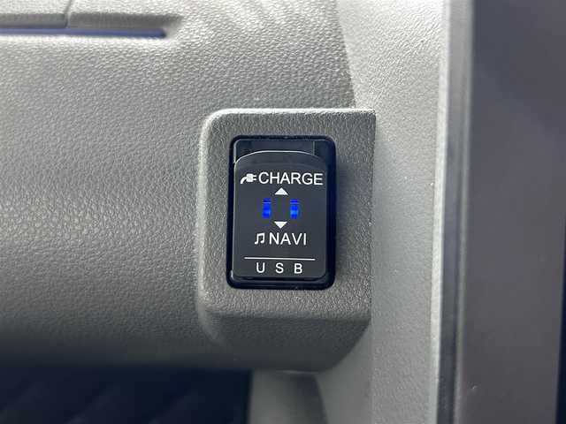 ダイハツ タント カスタム X セレクション 佐賀県 2020(令2)年 7.3万km シャイニングホワイトパール 純正7インチナビ/CD/DVD/フルセグTV/BT/バックカメラ/衝突軽減システム/クリアランスソナー/横滑り防止/オートライト/オートハイビーム/LEDヘッドライト/フォグライト/ビルトインETC/ステアリングスイッチ/両側パワースライドドア/前席シートヒーター/ハーフレザー/シートバックテーブル/後席サンシェード/ISOFIXシート/ミラクルオープンドア/純正フロアマット/純正14インチアルミホイール/純正ドアバイザー