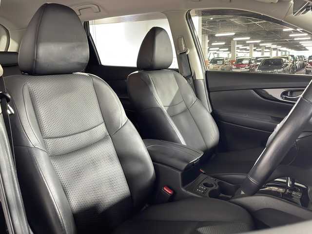 日産 エクストレイル 20Xi 福岡県 2018(平30)年 4.7万km ダイヤモンドブラック ・プロパイロット/・ドアバイザー/・フロアマット/・革巻きステアリング/・パワーバックドア/・オートライト/・LEDヘッドライト/・ステアリングスイッチ/・全方位カメラ/・Bカメラ/・シートヒーター/・ETC/・デジタルインナーミラー/・純正ナビ/・スマートキー