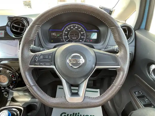 日産 ノート e－パワー メダリスト 宮崎県 2016(平28)年 5.6万km ソニックブルー 日産純正SDナビ/・Bluetooth/・CD/DVD/USB/フルセグTV/前方ドライブレコーダー/アラウンドビューカメラ/ETC/デジタルルームミラー/衝突被害軽減ブレーキ/車線逸脱防止支援/ステアリングスイッチ/ドアバイザー/純正15インチアルミホイール/純正フロアマット/急加速抑制アシスト